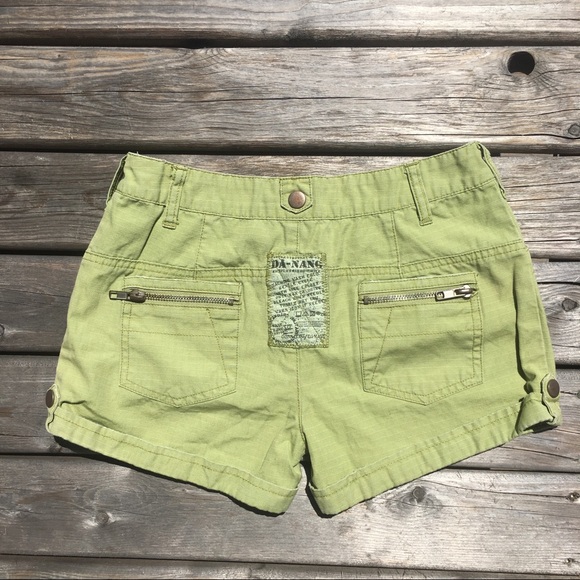 Da-Nang Button Shorts - Picture 1 of 6